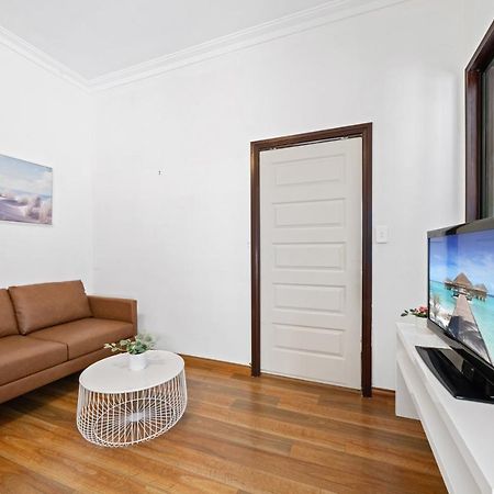 Spacious 1 Bedroom Guest House With Free Parking Sydney Exterior photo