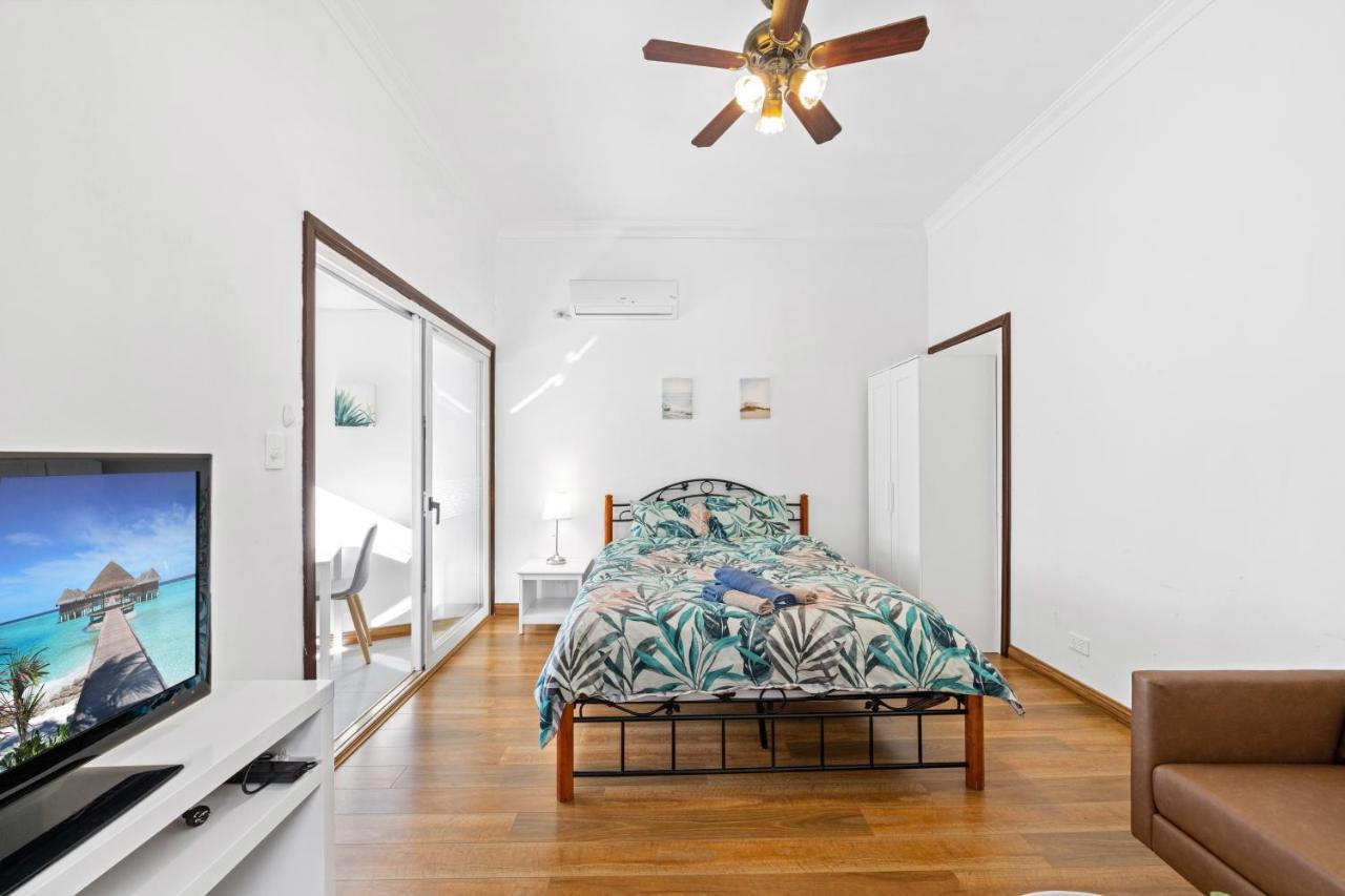 Spacious 1 Bedroom Guest House With Free Parking Sydney Exterior photo