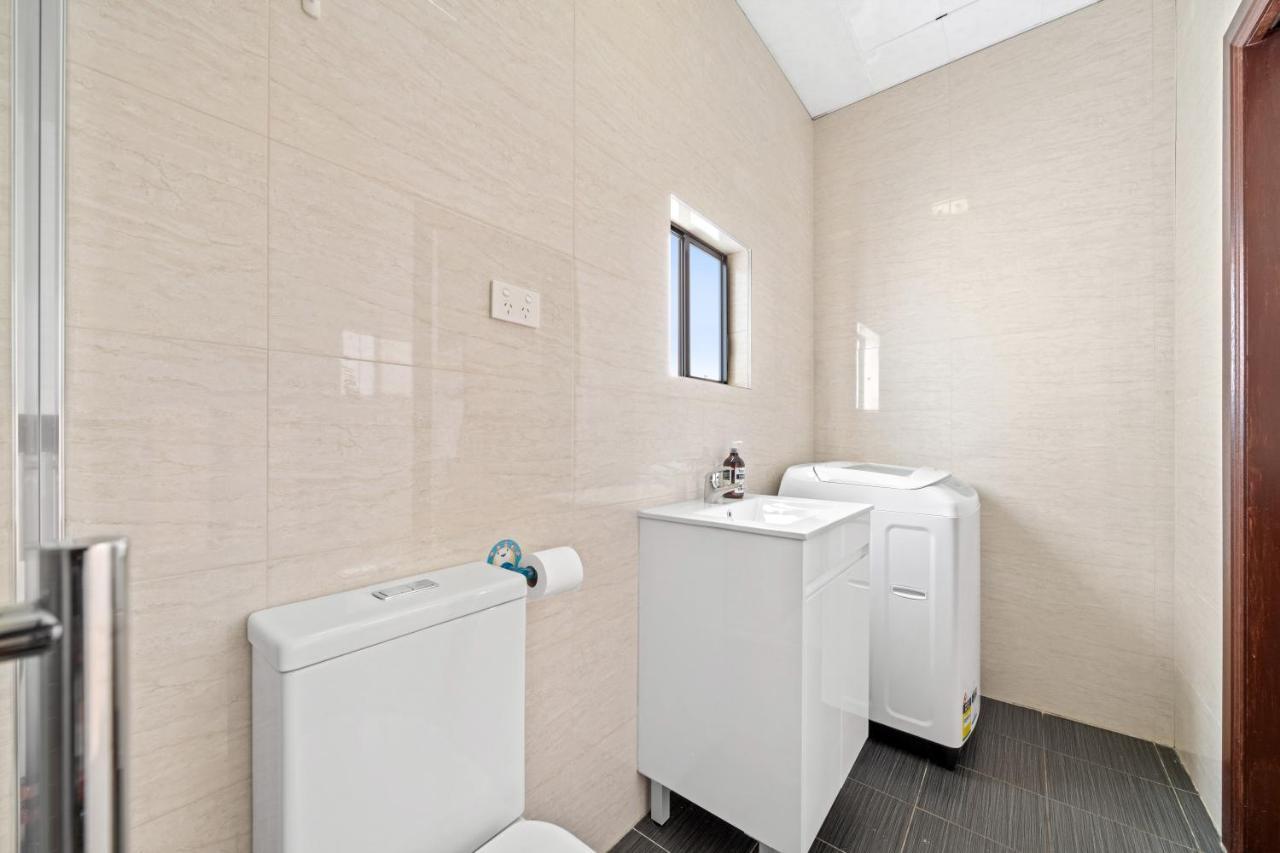 Spacious 1 Bedroom Guest House With Free Parking Sydney Exterior photo